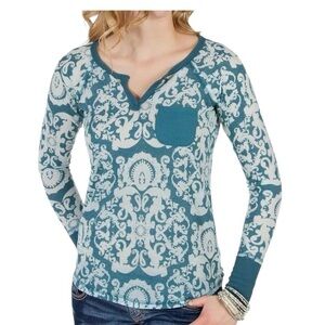 NWT! Buckle Daytrip Split Neck Thermal Top in Peacock Feather. Size XS.